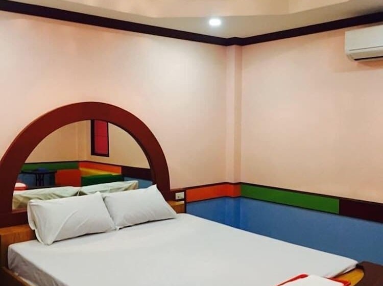 Отель Nadeetawee Resort