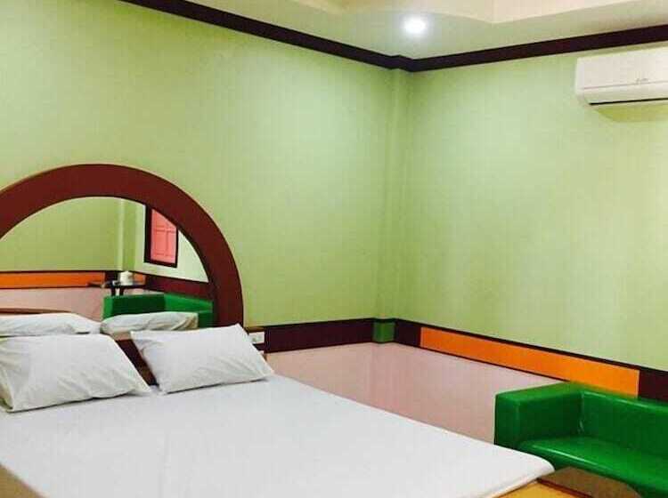 Отель Nadeetawee Resort