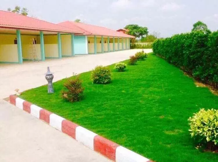 Hotelli Nadeetawee Resort