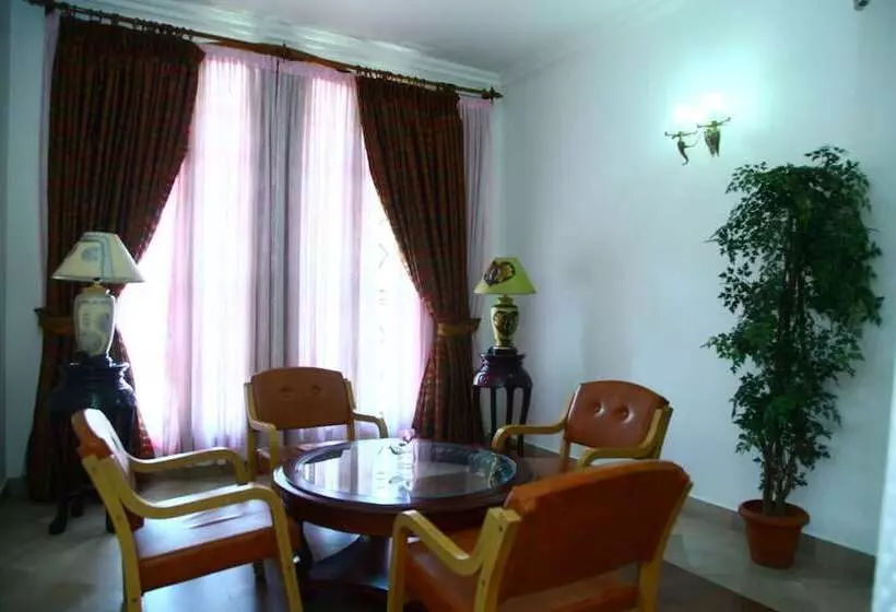 ホテル Nila Palace