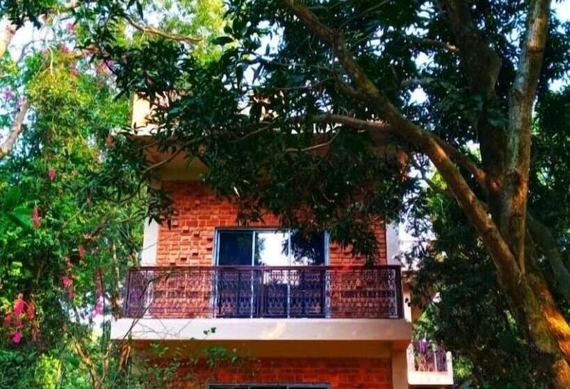 בית מלון כפרי The Garden Bungalow