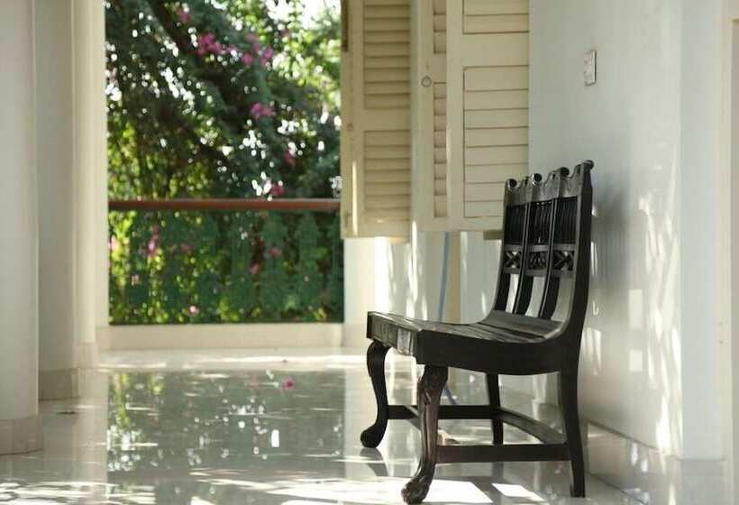 בית מלון כפרי The Garden Bungalow