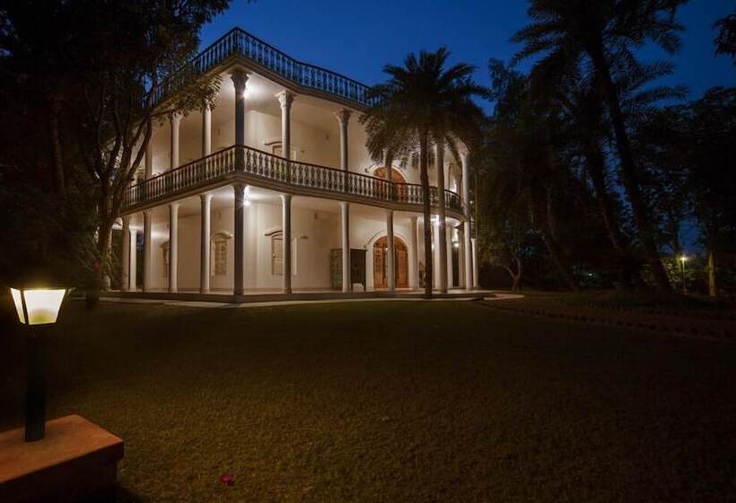 בית מלון כפרי The Garden Bungalow