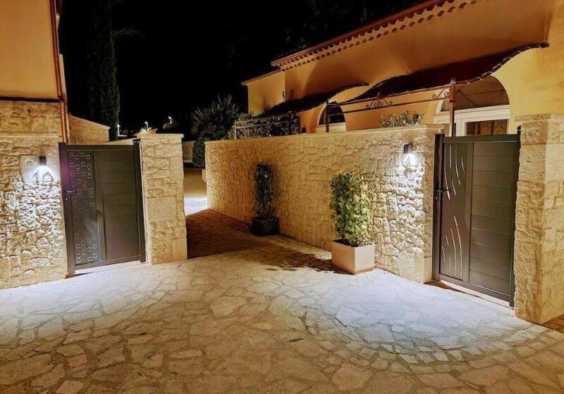 Domaine Ribiera, Hotel 5 Etoiles, Spa & Golf Forcalquier