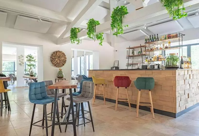 Domaine Ribiera, Hotel 5 Etoiles, Spa & Golf   Forcalquier