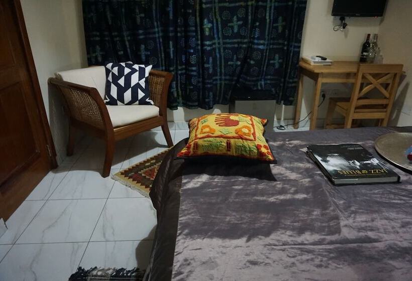 Отель Accra Royal Castle Apartments & Suites