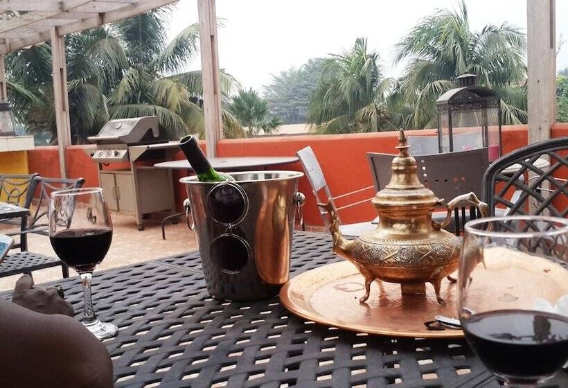 Отель Accra Royal Castle Apartments & Suites