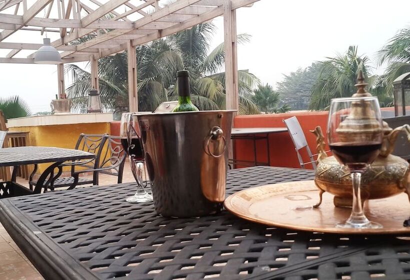 Отель Accra Royal Castle Apartments & Suites