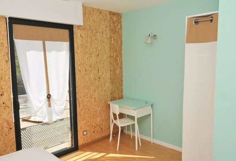 Hotelli Auberge Des Voyajoueurs