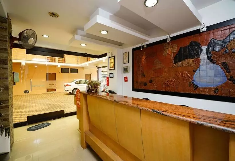 Hotelli Peters Hill View  Residency