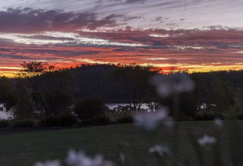 Hotelli Reflections   Lake Cooby
