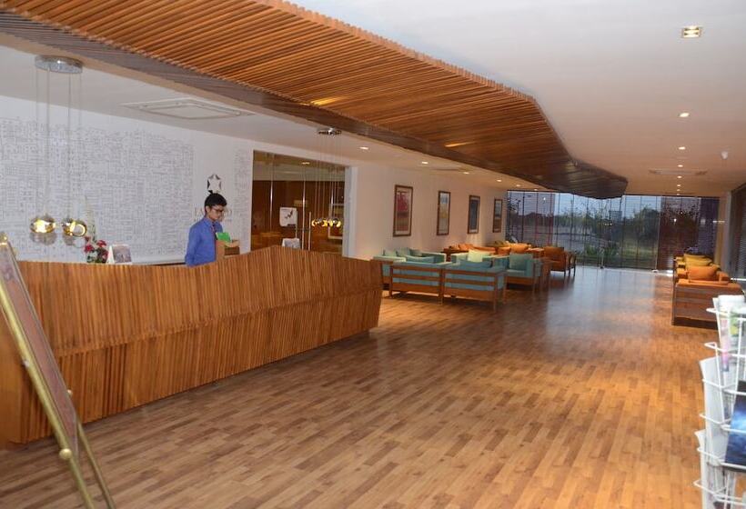 Hotell The Emerald Club