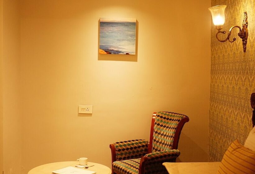 Hotell The Emerald Club