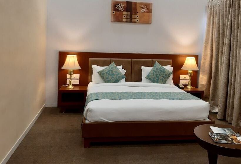 Hotell The Emerald Club