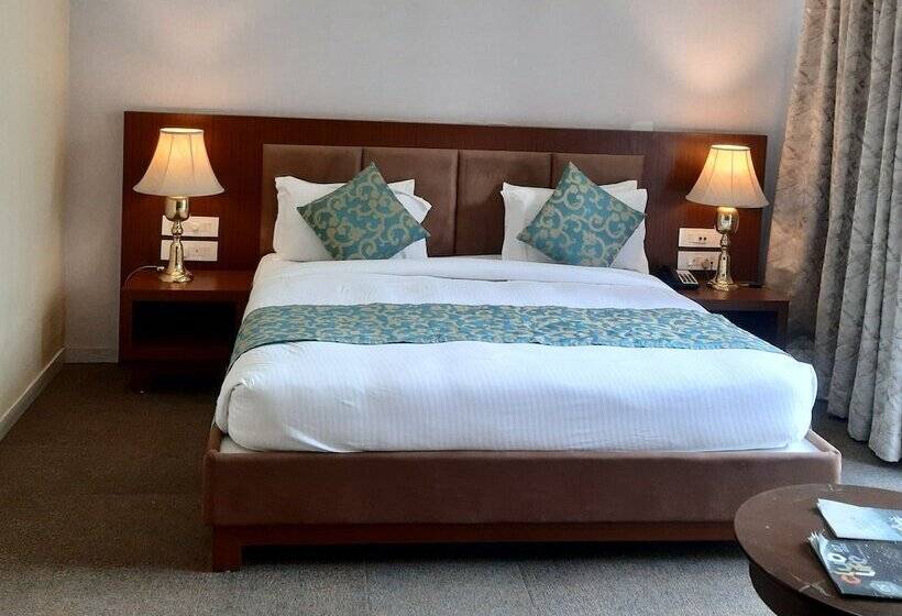 Hotell The Emerald Club