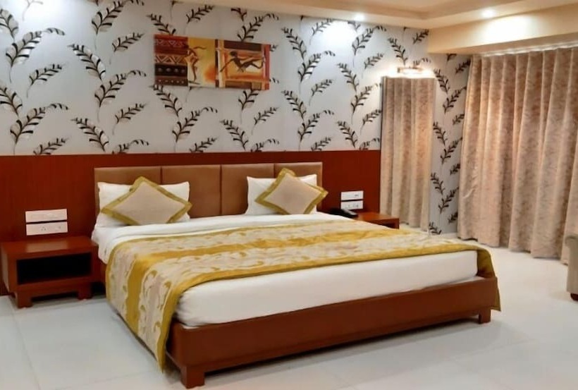 Hotell The Emerald Club