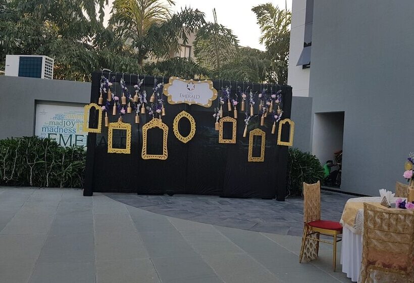 Hotell The Emerald Club