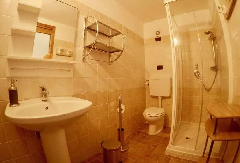 Majatalo 4lander House Balins