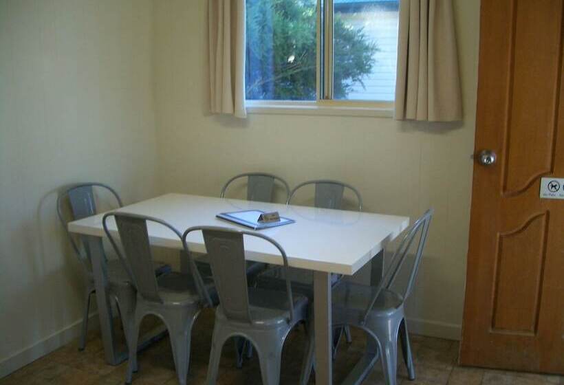 Курорт Rainbow Pines Tourist Caravan Park