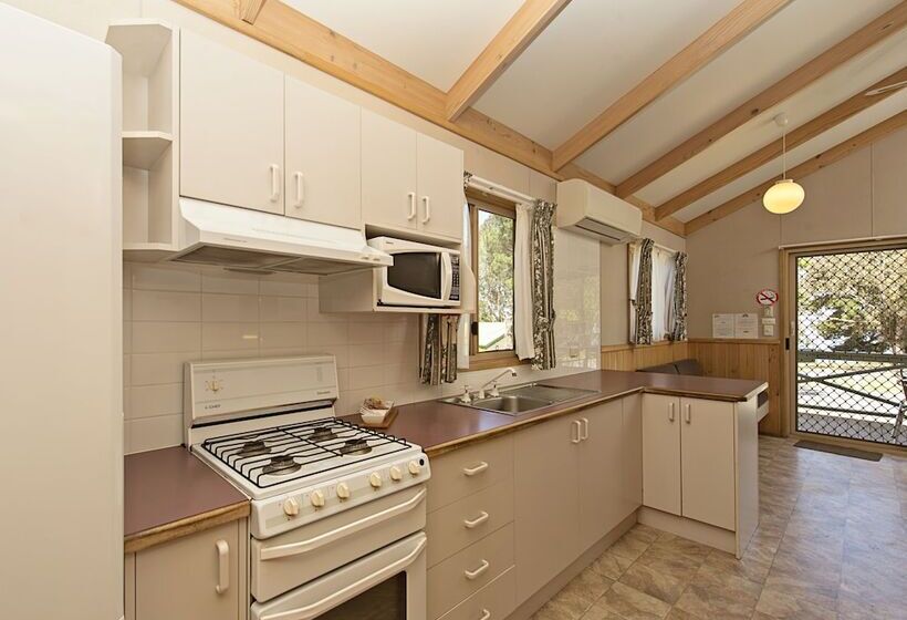 Курорт Rainbow Pines Tourist Caravan Park