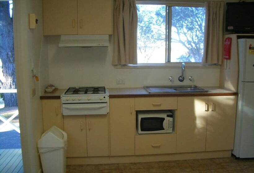 Курорт Rainbow Pines Tourist Caravan Park