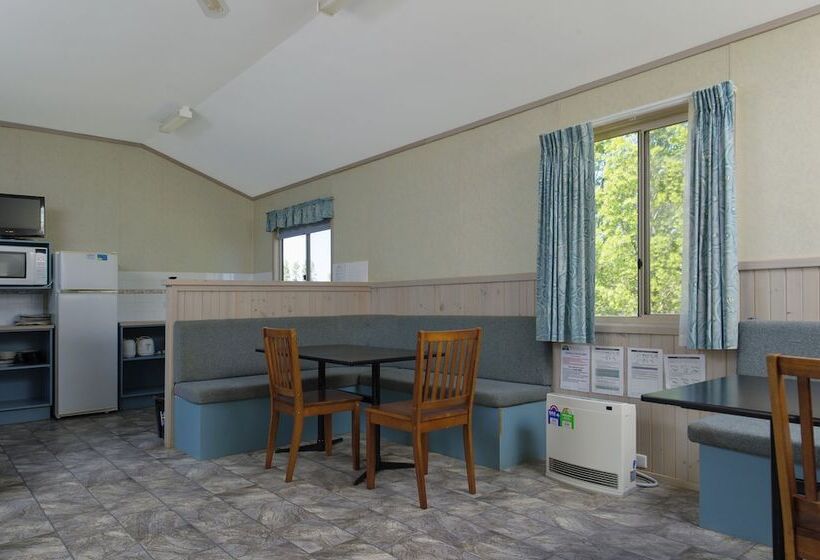 Курорт Rainbow Pines Tourist Caravan Park