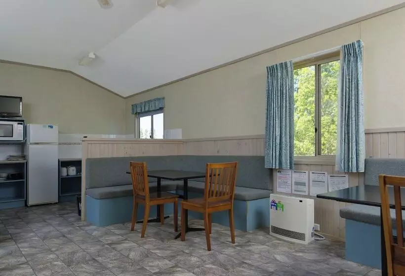 リゾートホテル Rainbow Pines Tourist Caravan Park