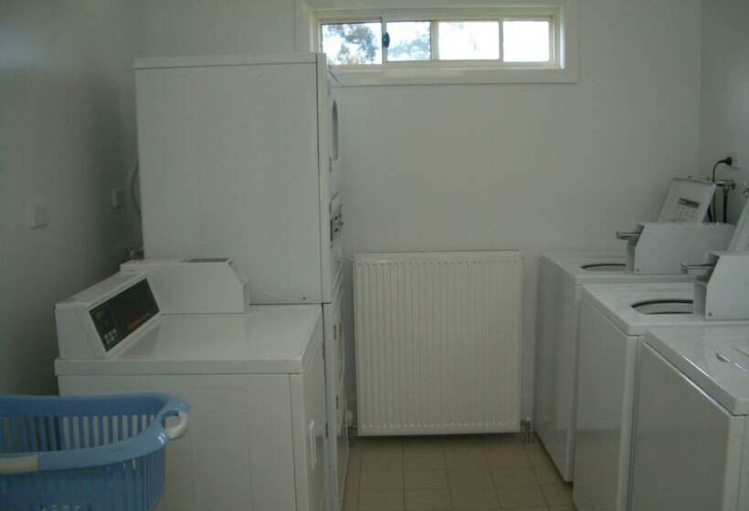 Курорт Rainbow Pines Tourist Caravan Park