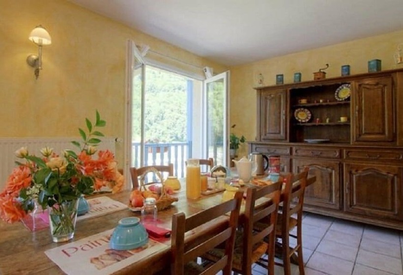 تختخواب و صبحانه Chambres D'hôtes La Munia