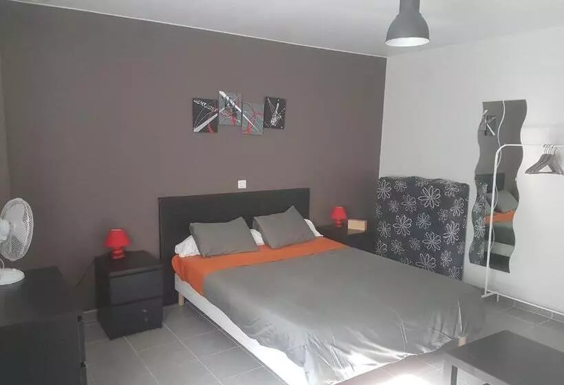 Aamiaismajoitus (B&B) L Etoile De La Fontchevriere