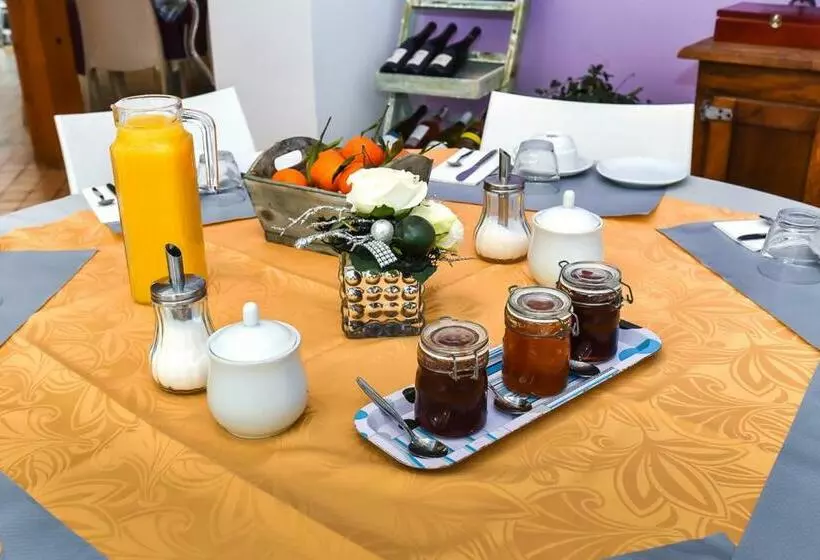 ベッドアンドブレックファースト Le Jardin Des Roches