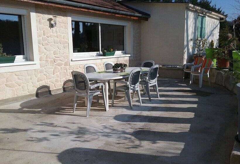 مبيت وإفطار Les Acacias