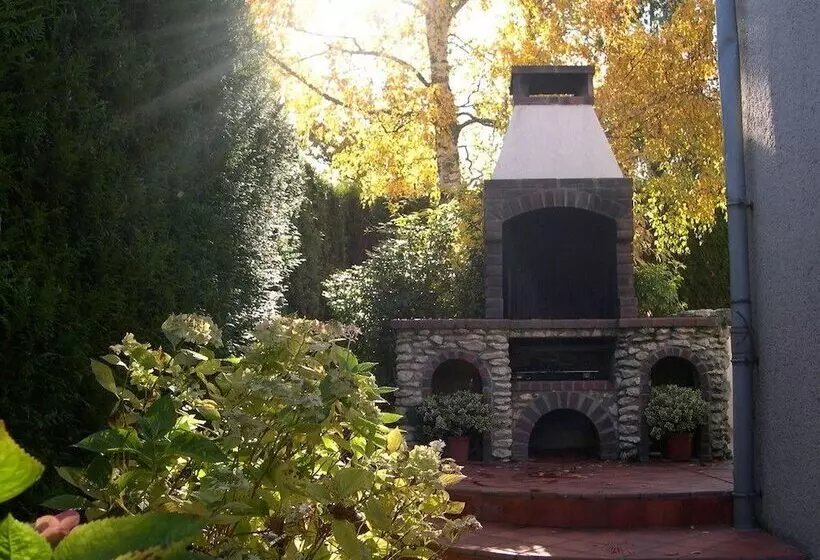 Aamiaismajoitus (B&B) Les Acacias