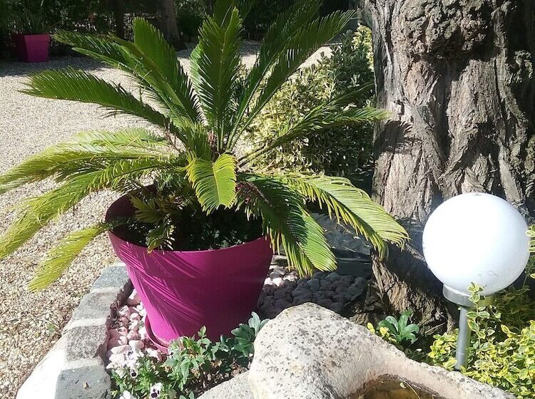 مبيت وإفطار Les Acacias