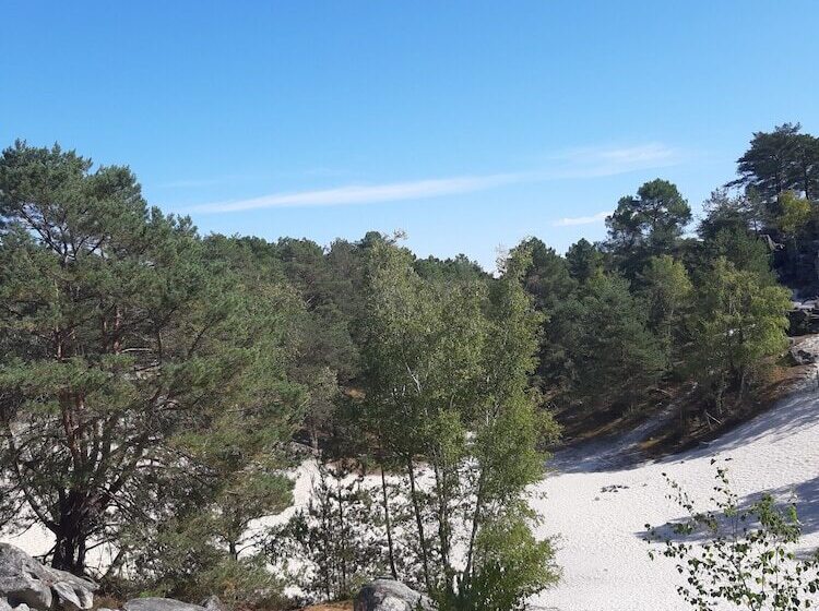 مبيت وإفطار Les Acacias