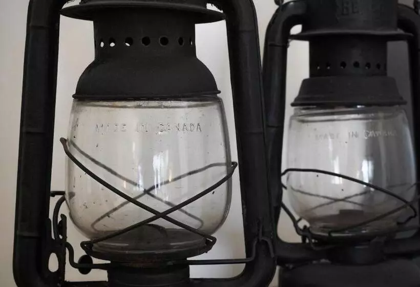 Hostelli The Lakeside Motel