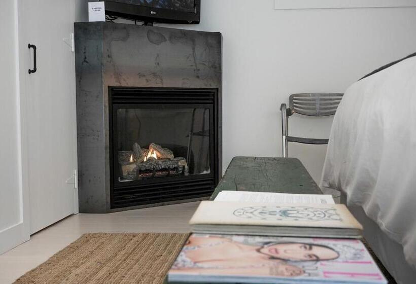 客栈  The Lakeside Motel