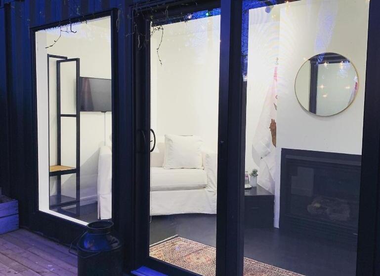 客栈  The Lakeside Motel