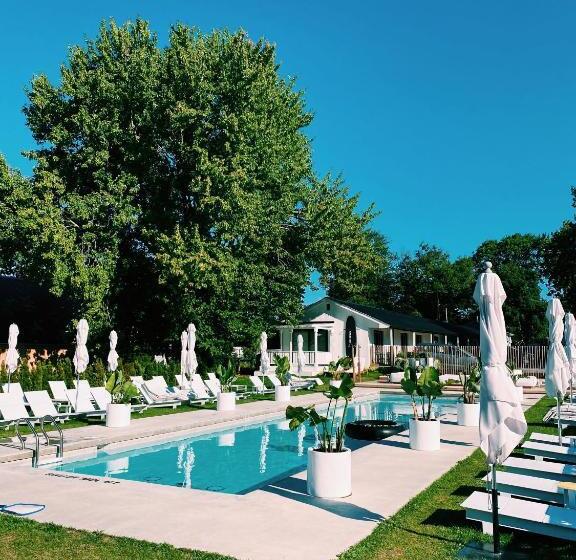 客栈  The Lakeside Motel