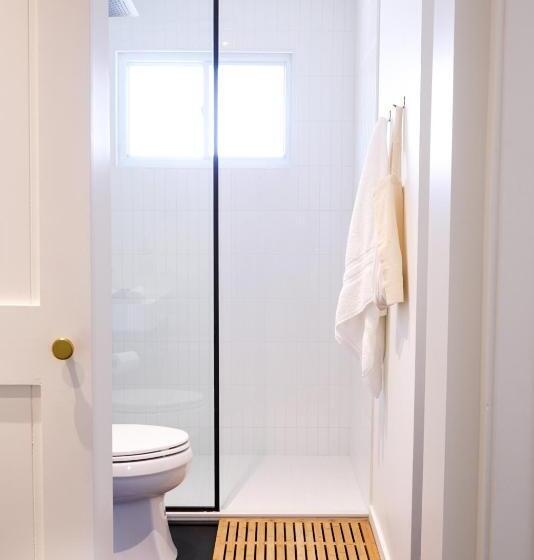 客栈  The Lakeside Motel