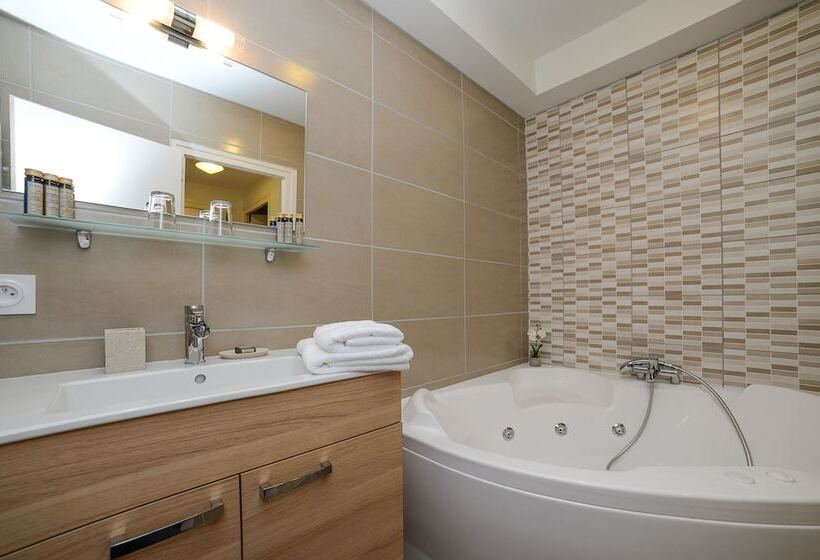 호텔 Novalaise Plage