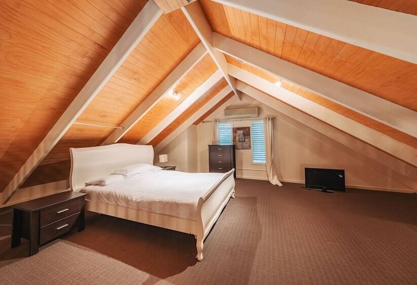 Outlook Hill Vineyard Cottages