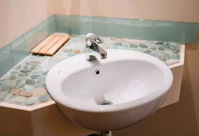 Outlook Hill Vineyard Cottages