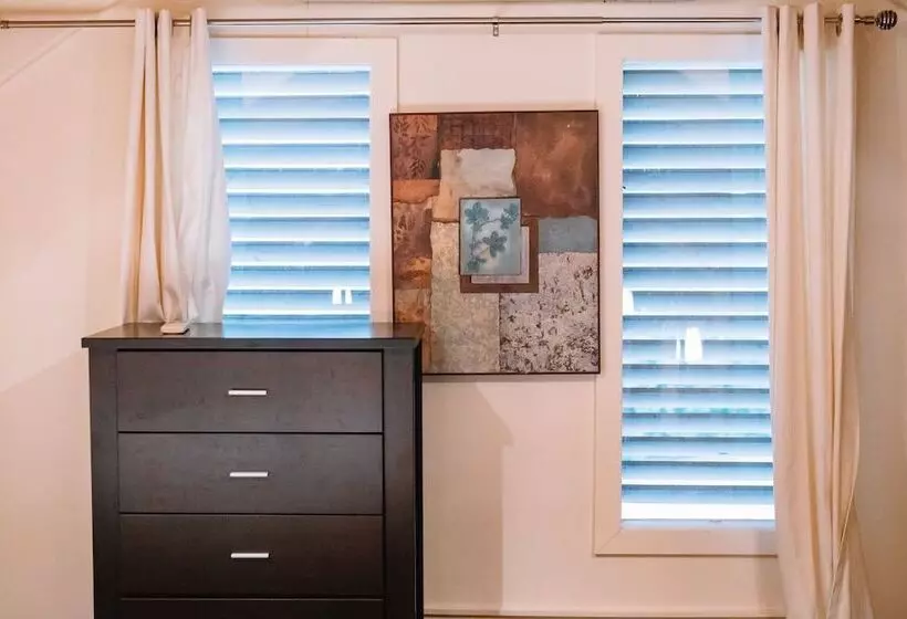 Outlook Hill Vineyard Cottages