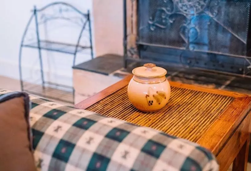 Outlook Hill Vineyard Cottages