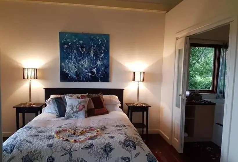 Outlook Hill Vineyard Cottages