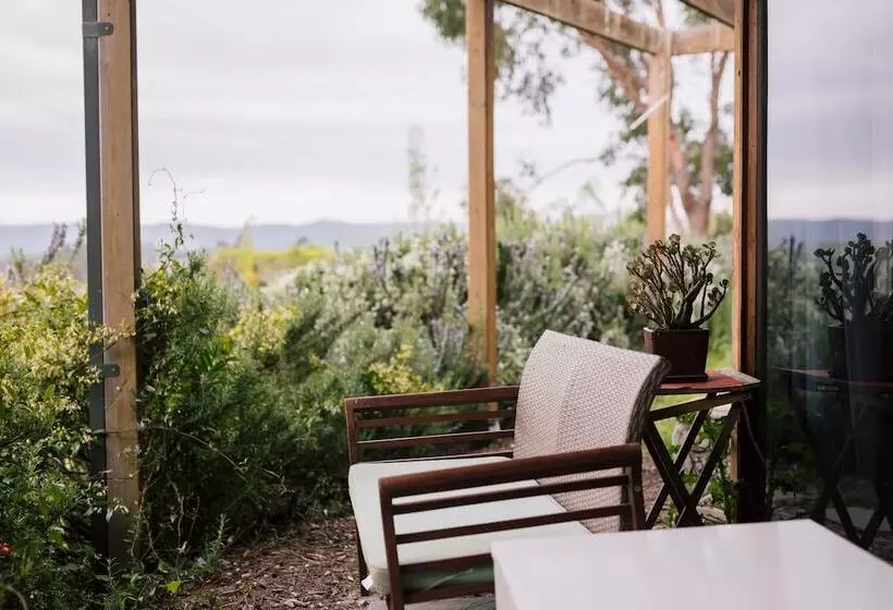 Outlook Hill Vineyard Cottages