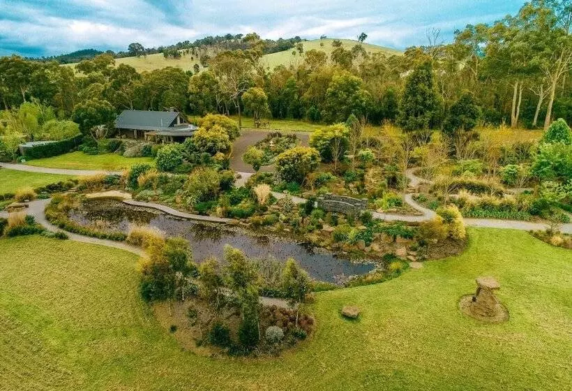 Outlook Hill Vineyard Cottages