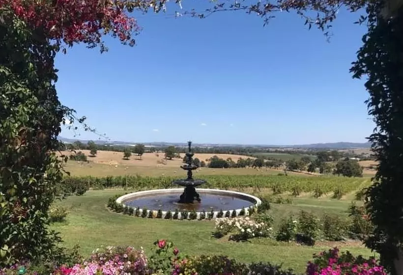 Outlook Hill Vineyard Cottages