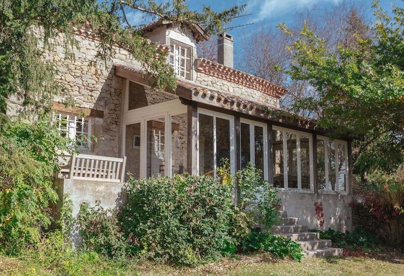 بنسيون Domaine Bessiere